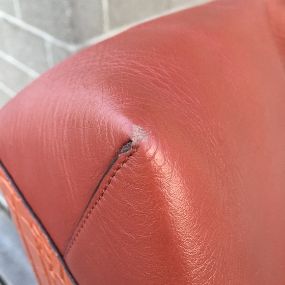 Vince Signature Baby V Croc Brown Leather Bag - Picture 10 of 15